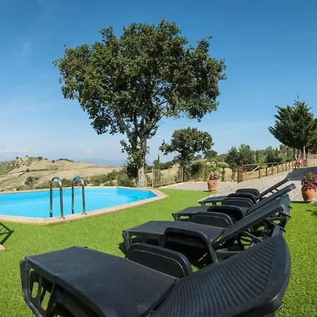 Le Capannacce Farm stay *